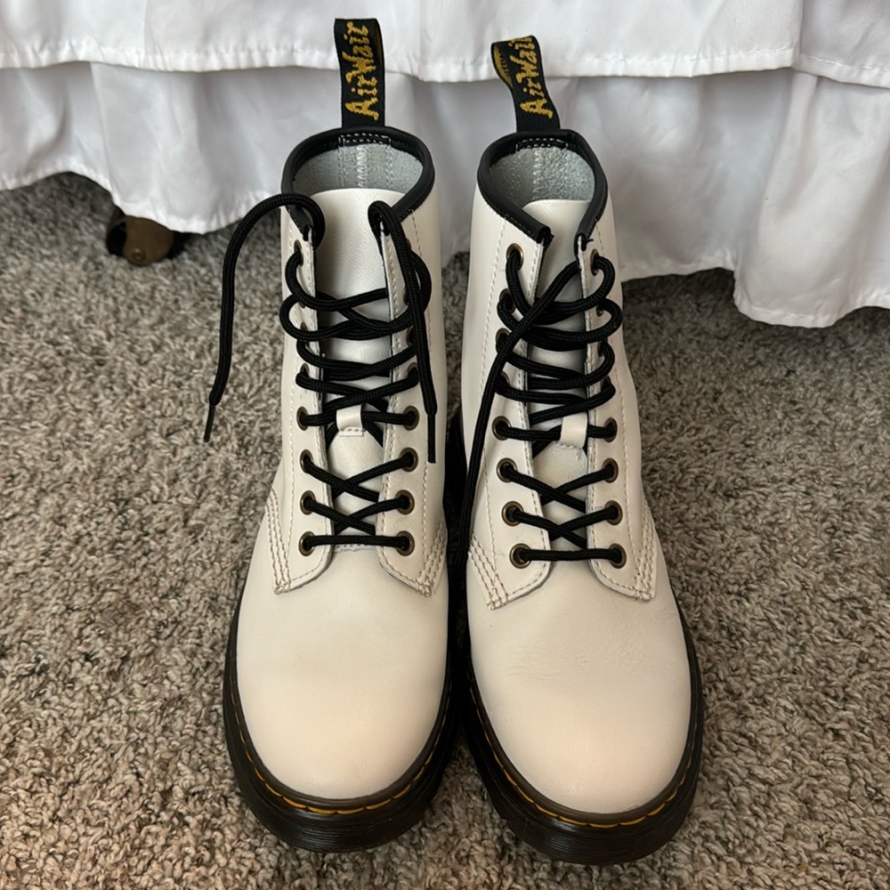 Dr Martens Zavala boot in white women’s 6